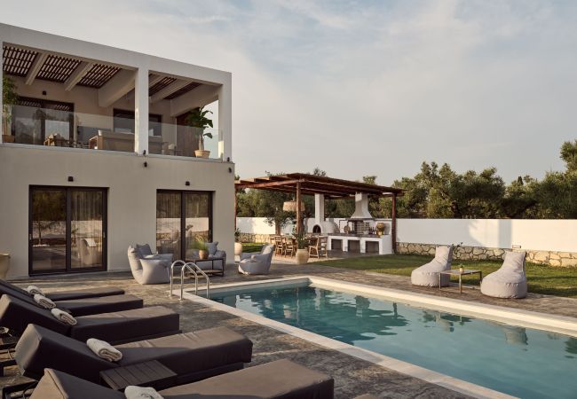 Villa in Ampelokipoi - Cozy Aura 2 Bedroom Residence with Private Pool