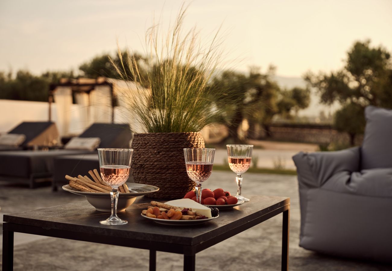 Villa in Ampelokipoi - Cozy Aura 2 Bedroom Residence with Private Pool