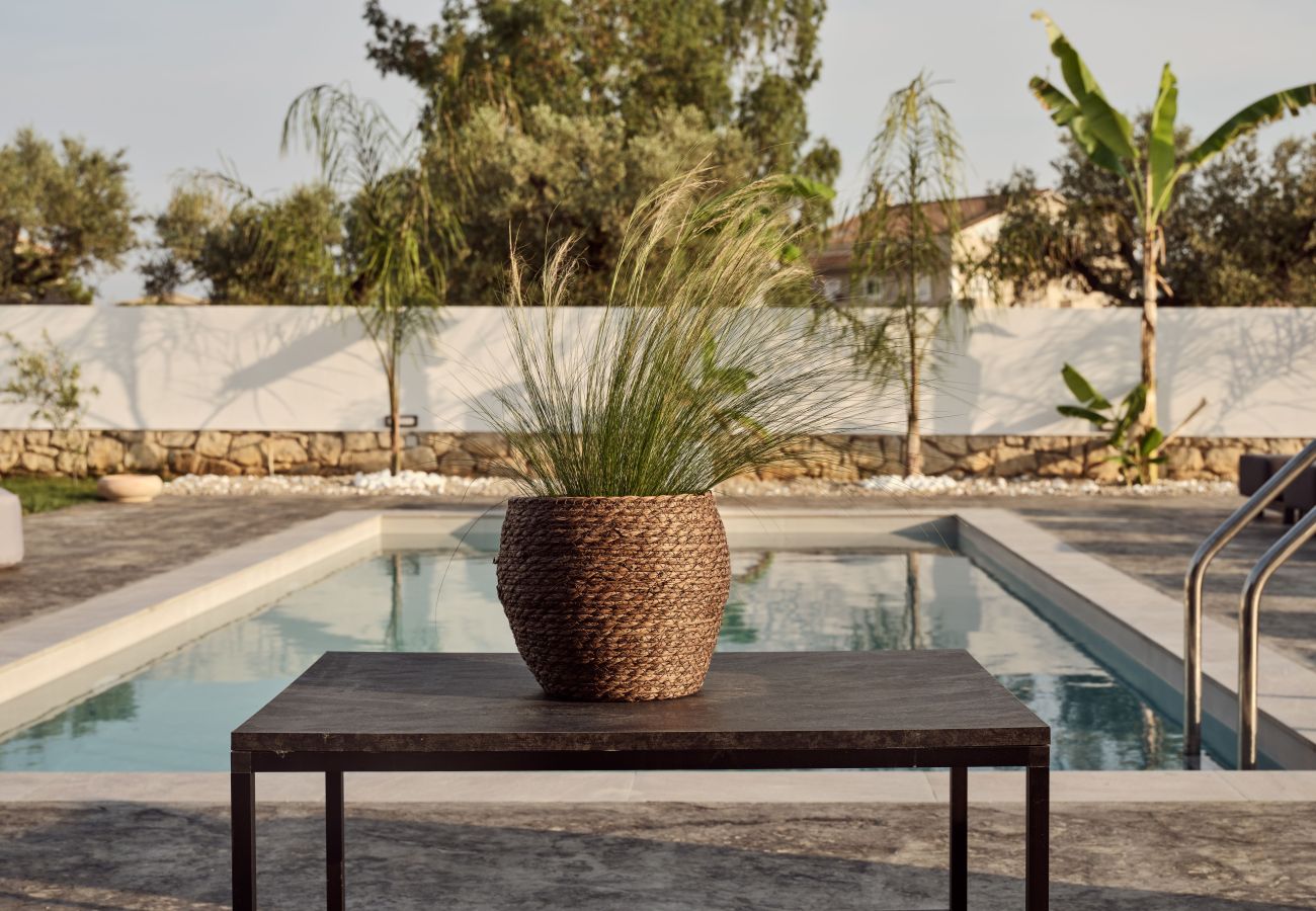 Villa in Ampelokipoi - Cozy Aura 2 Bedroom Residence with Private Pool