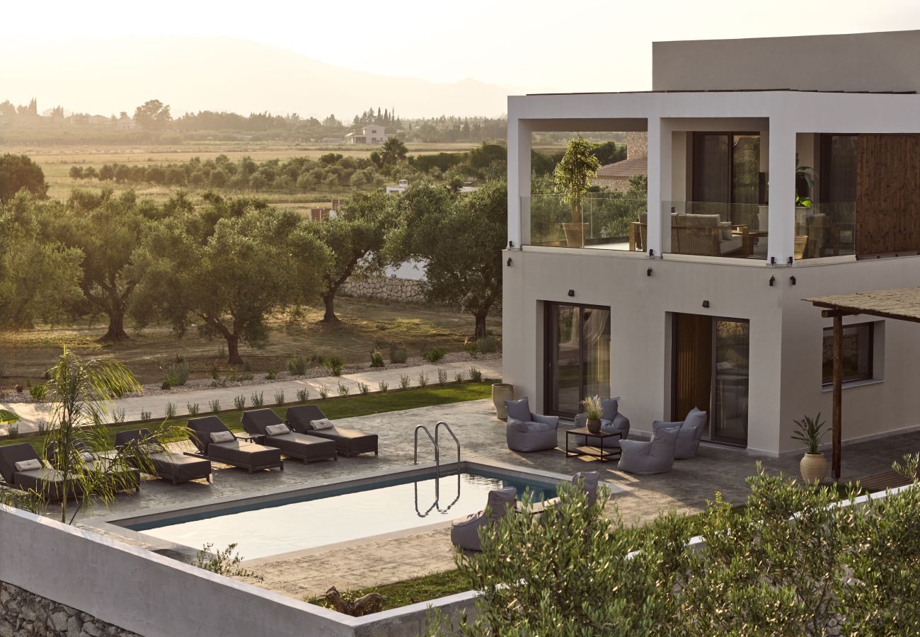 Villa in Ampelokipoi - Cozy Aura 2 Bedroom Residence with Private Pool