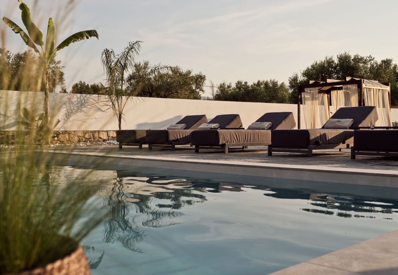 Villa in Ampelokipoi - Cozy Aura 2 Bedroom Residence with Private Pool