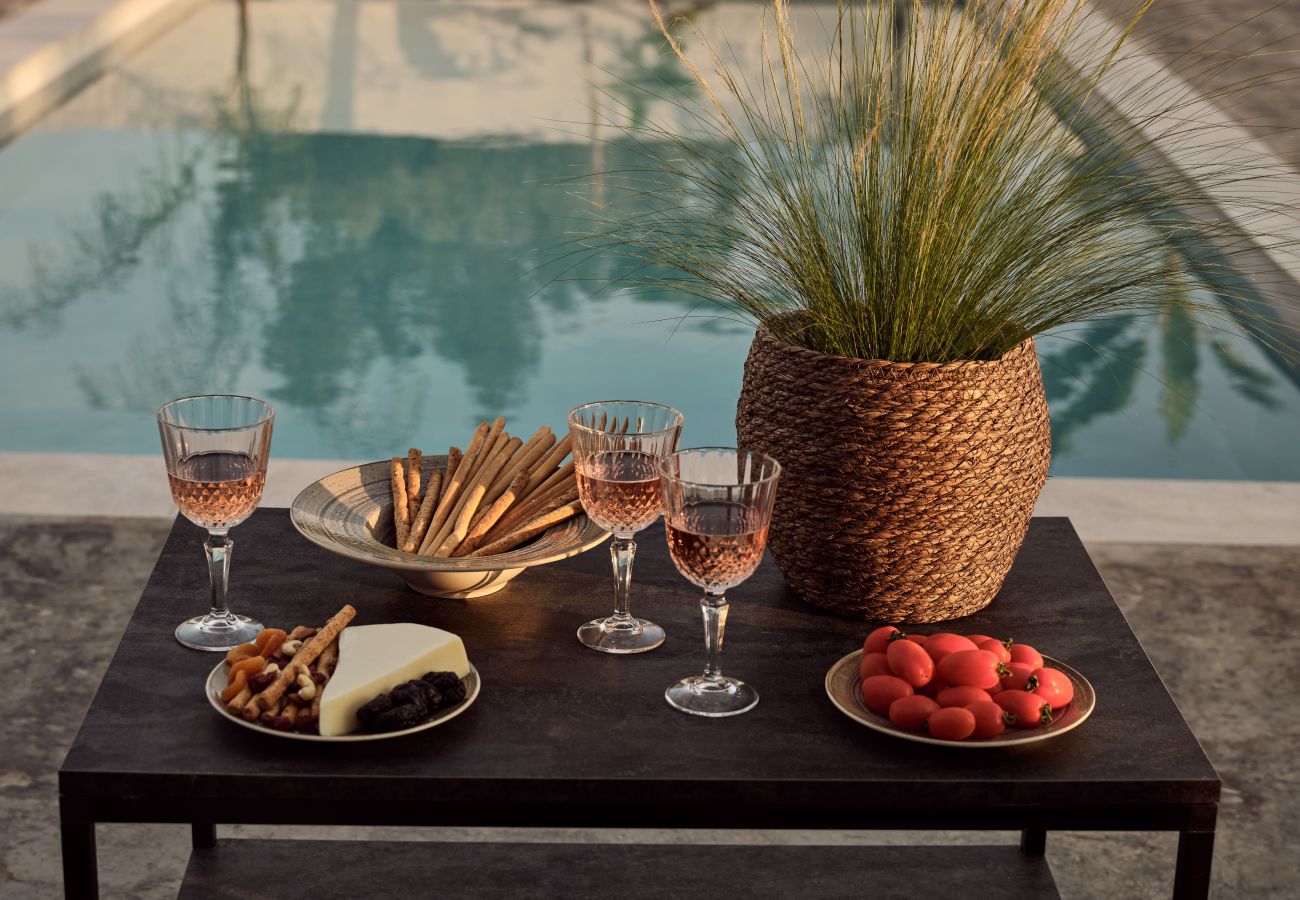 Villa in Ampelokipoi - Cozy Aura 2 Bedroom Residence with Private Pool