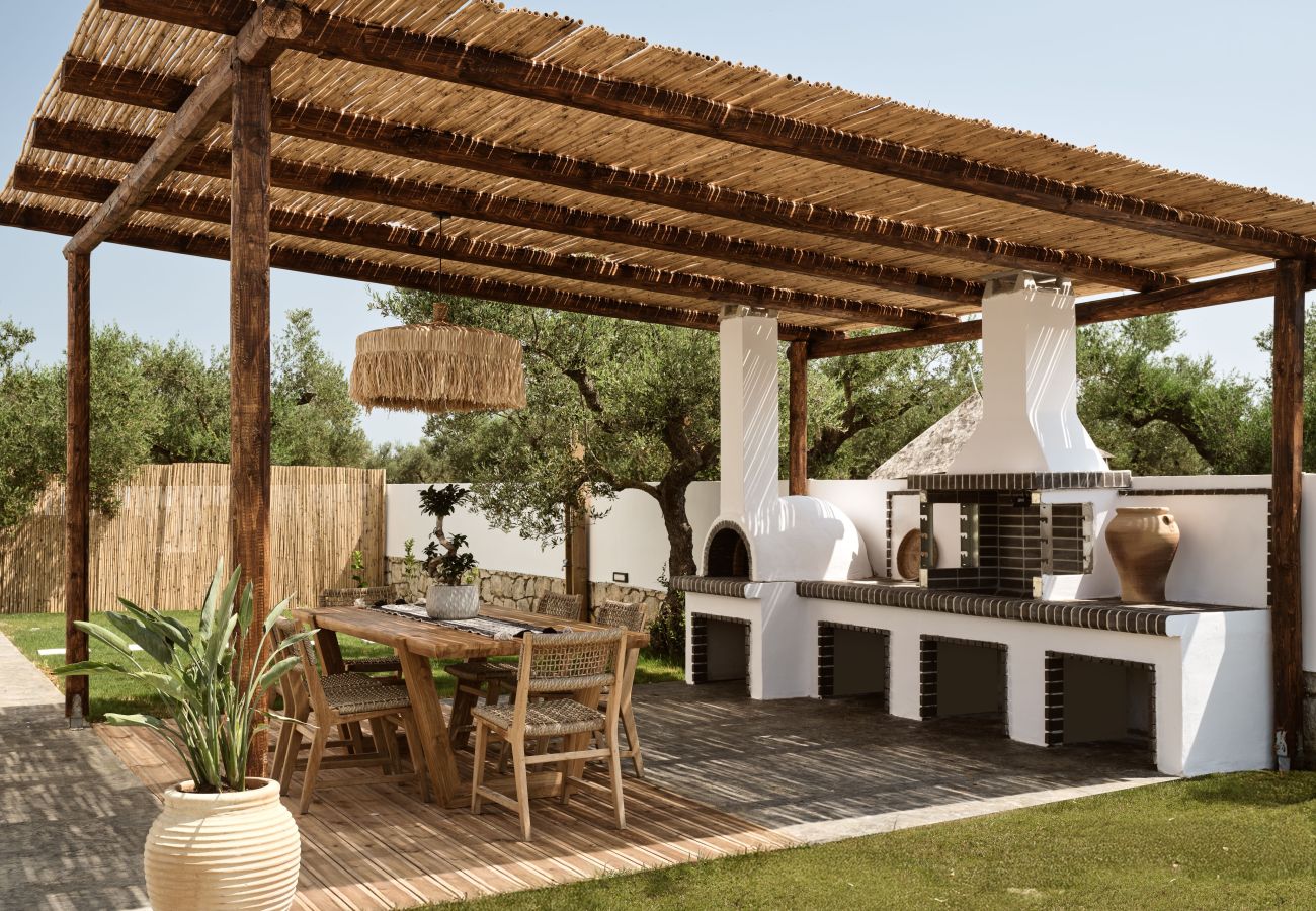 Villa in Ampelokipoi - Cozy Aura 2 Bedroom Residence with Private Pool