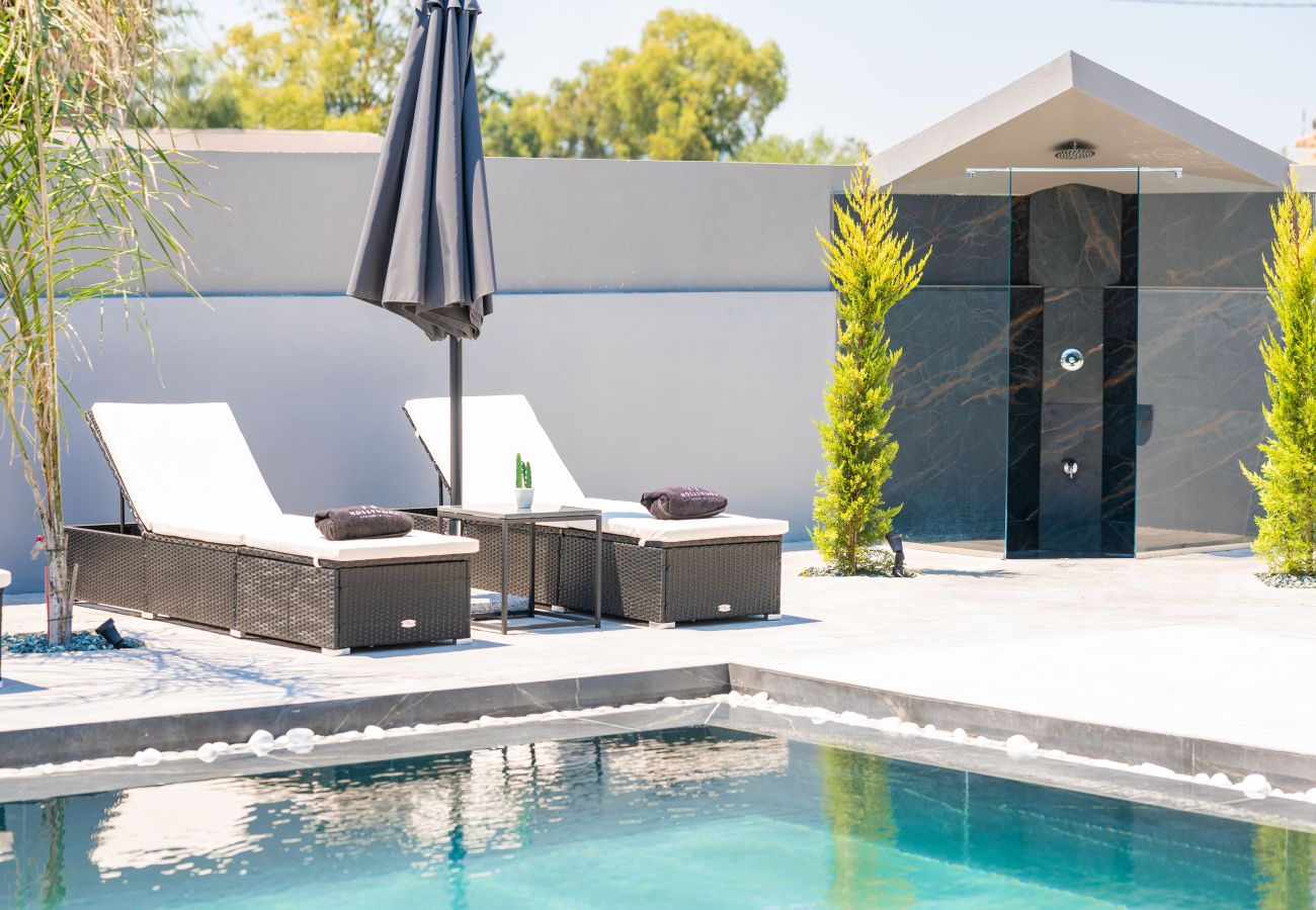 Villa in Ampelokipoi - Hollywood 3 Bedroom Villa with private pool