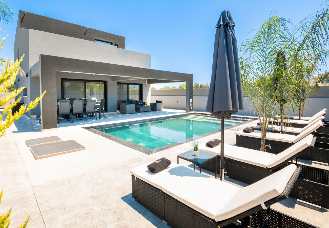 Villa in Ampelokipoi - Hollywood 3 Bedroom Villa with private pool