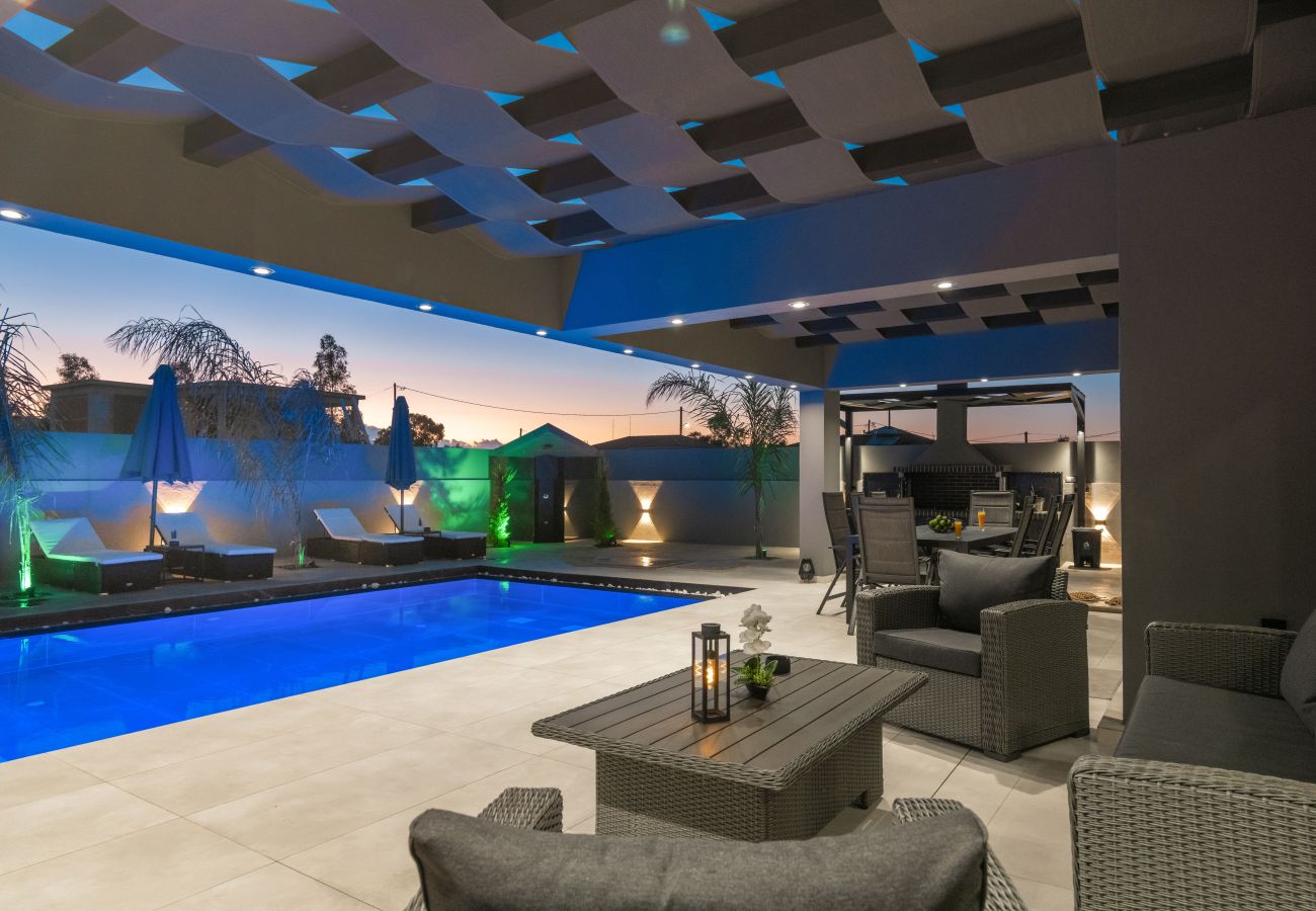 Villa in Ampelokipoi - Hollywood 3 Bedroom Villa with private pool