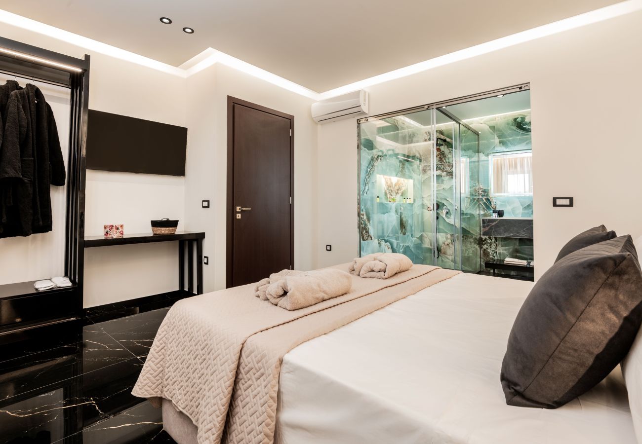 Villa in Ampelokipoi - Hollywood 3 Bedroom Villa with private pool