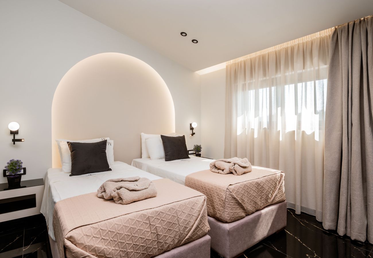 Villa in Ampelokipoi - Hollywood 3 Bedroom Villa with private pool