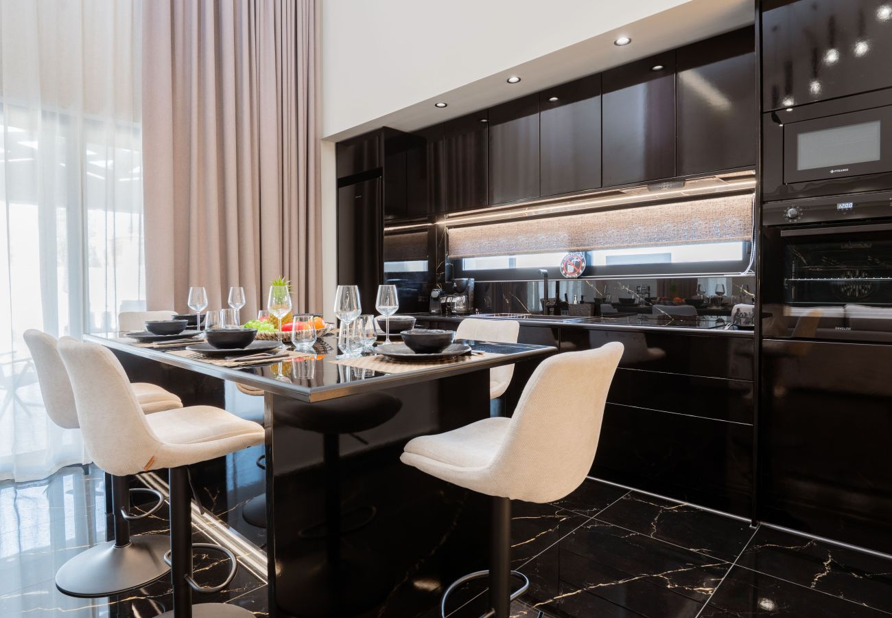 Villa in Ampelokipoi - Hollywood 3 Bedroom Villa with private pool