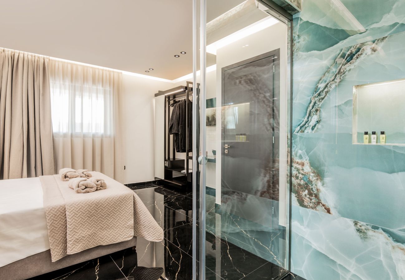 Villa in Ampelokipoi - Hollywood 3 Bedroom Villa with private pool