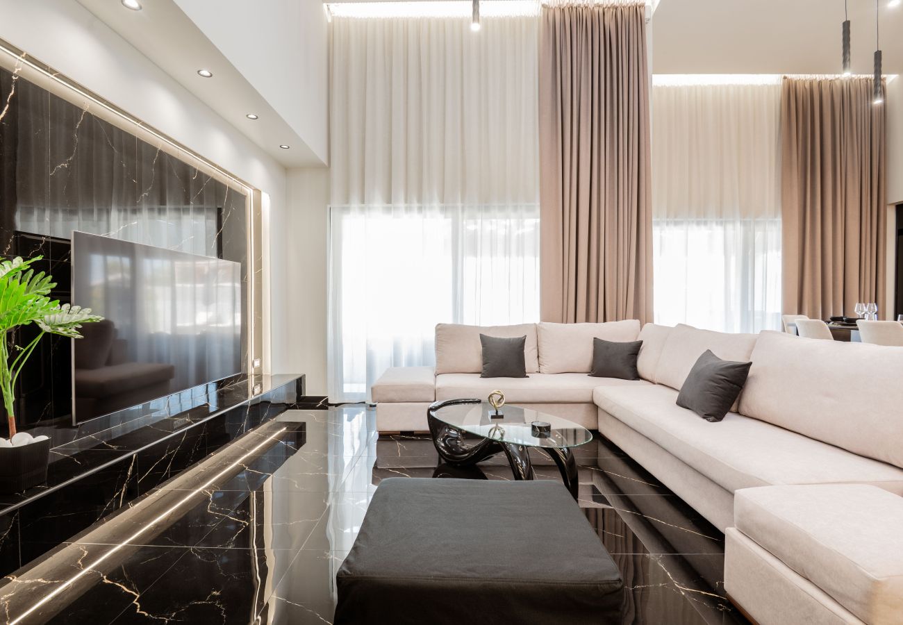 Villa in Ampelokipoi - Hollywood 3 Bedroom Villa with private pool