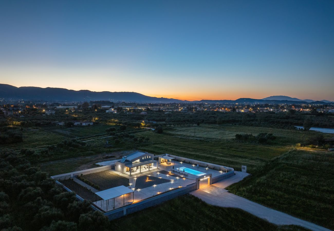 Villa in Ampelokipoi - Samantha 3 Bedroom Villa with private pool