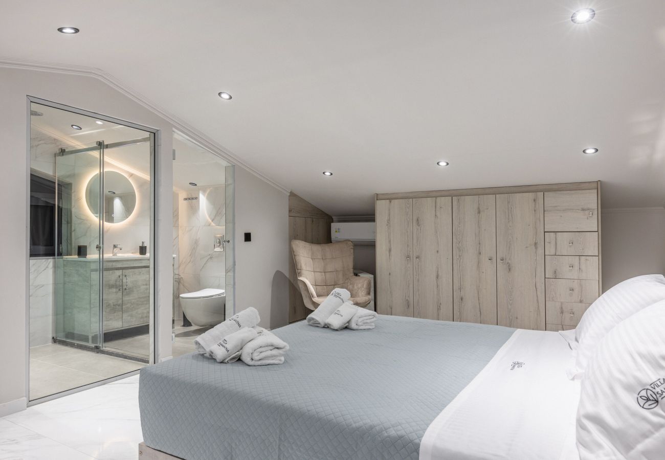 Villa in Ampelokipoi - Samantha 3 Bedroom Villa with private pool