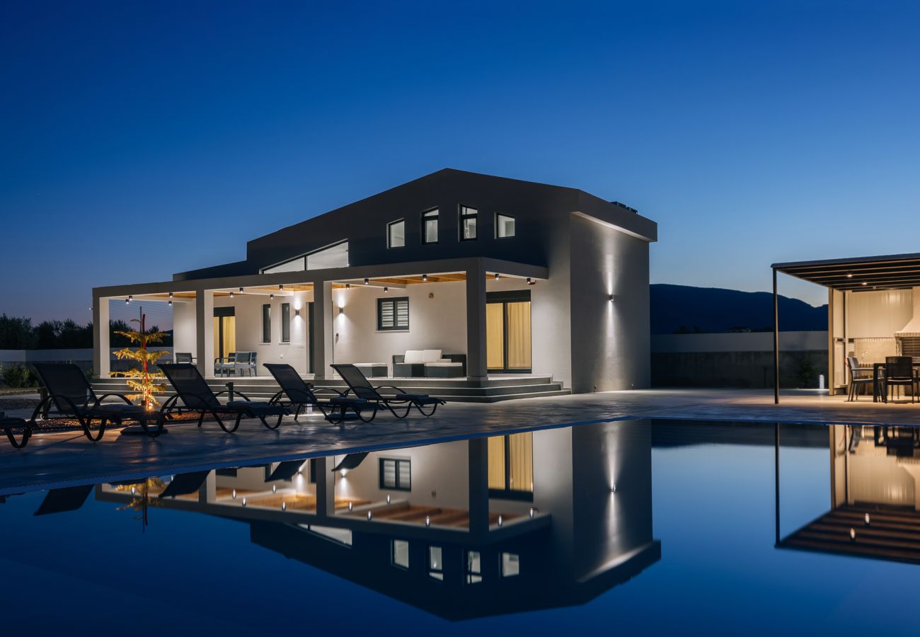 Villa in Ampelokipoi - Samantha 3 Bedroom Villa with private pool