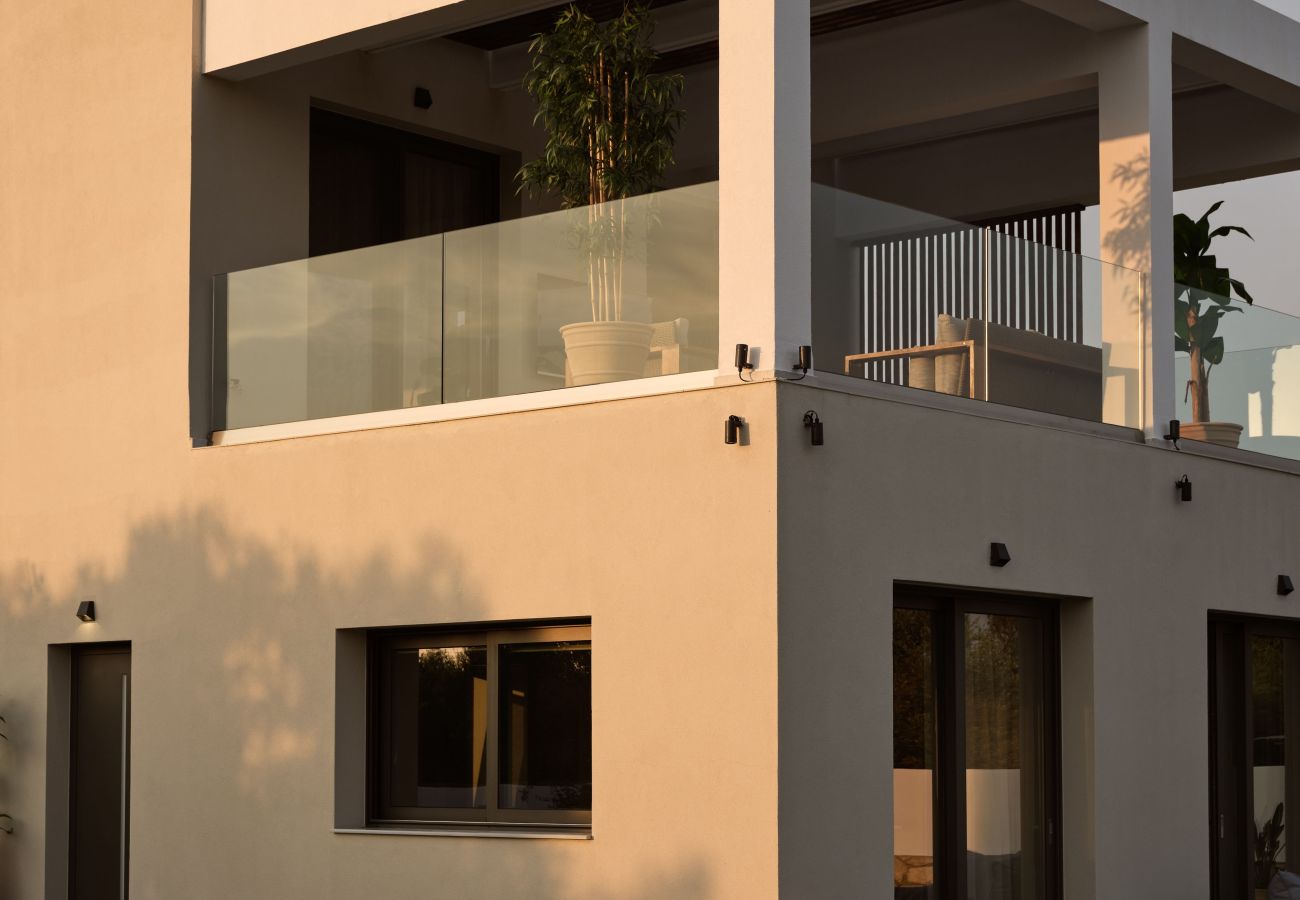 Villa in Ampelokipoi - Cozy Aura 2 Bedroom Residence with Private Pool