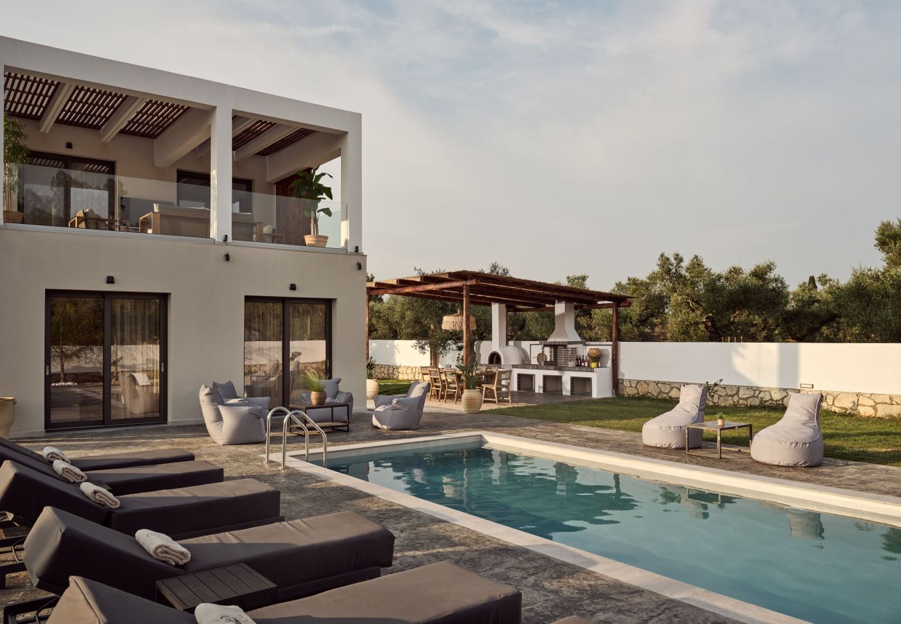 Villa in Ampelokipoi - Cozy Aura 2 Bedroom Residence with Private Pool