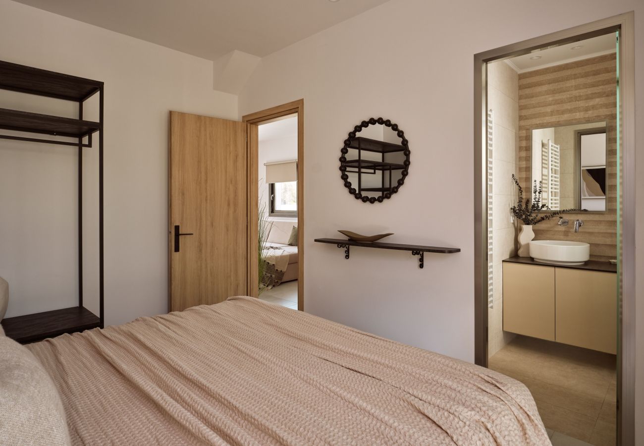 Villa in Ampelokipoi - Cozy Aura 2 Bedroom Residence with Private Pool