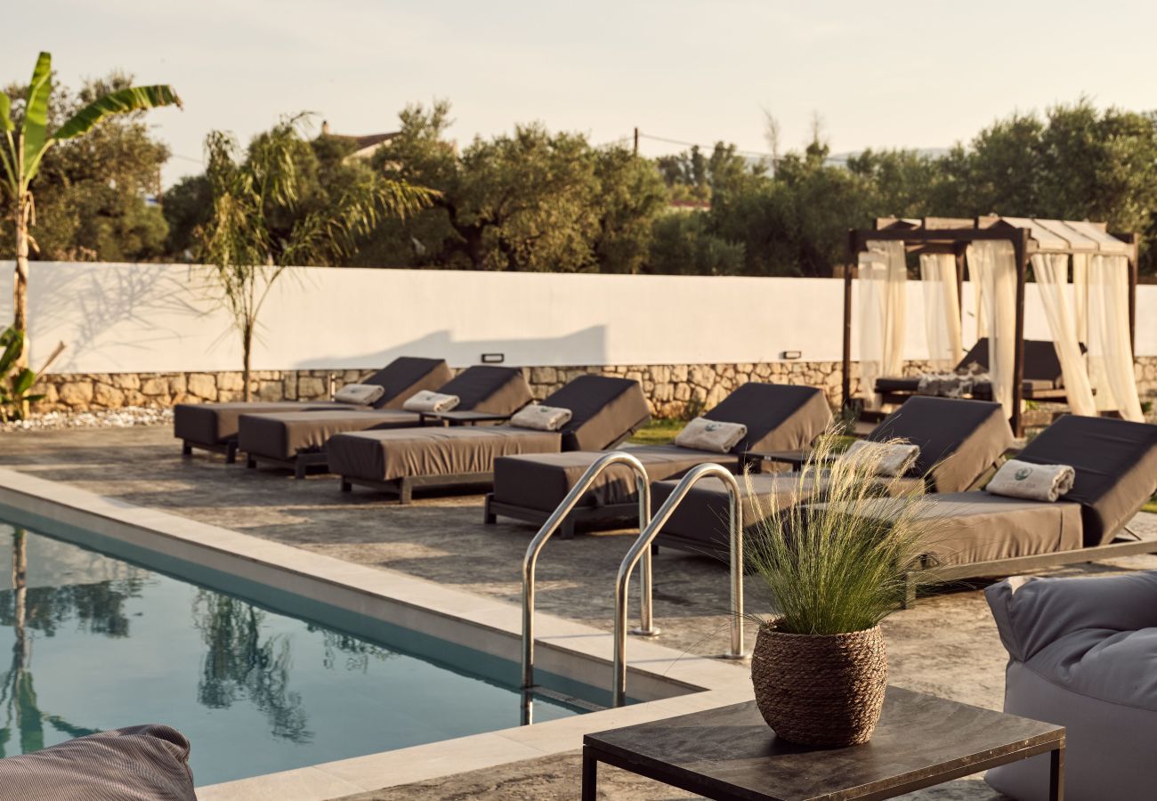 Villa in Ampelokipoi - Cozy Aura 2 Bedroom Residence with Private Pool