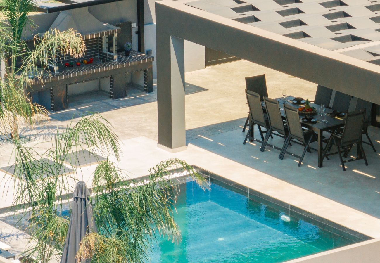 Villa in Ampelokipoi - Hollywood 3 Bedroom Villa with private pool