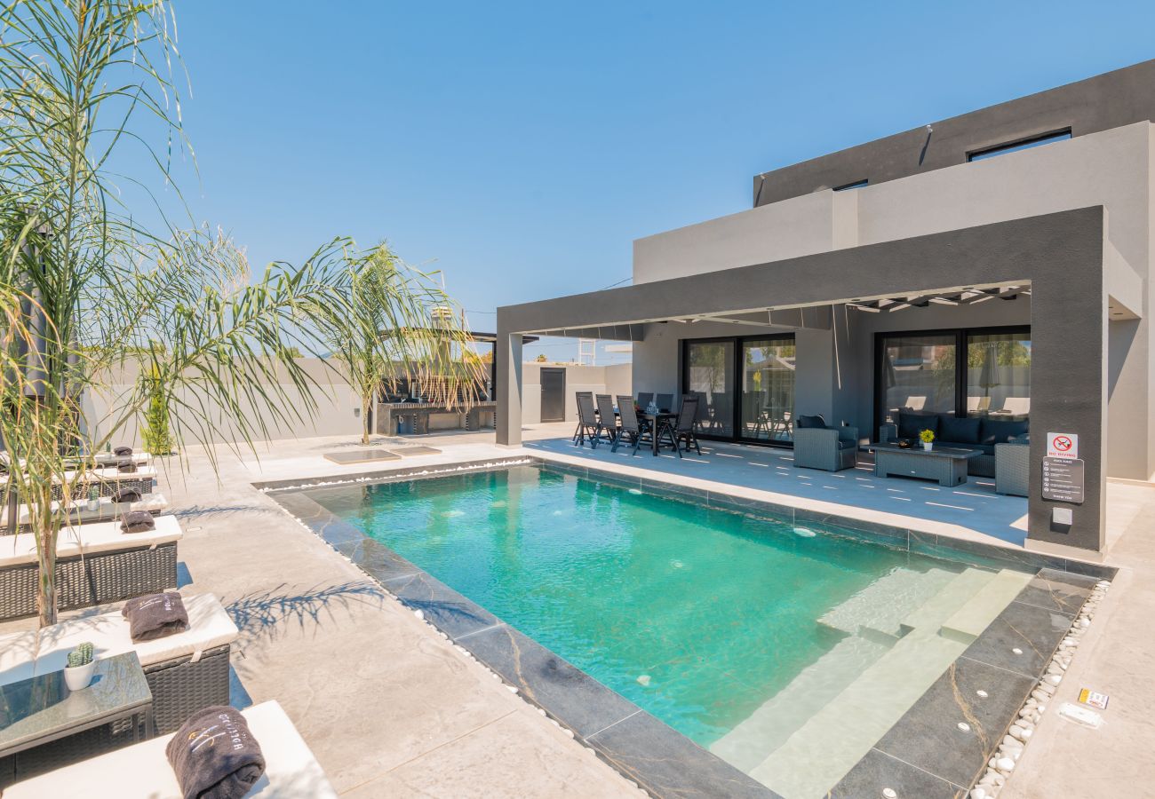 Villa in Ampelokipoi - Hollywood 3 Bedroom Villa with private pool