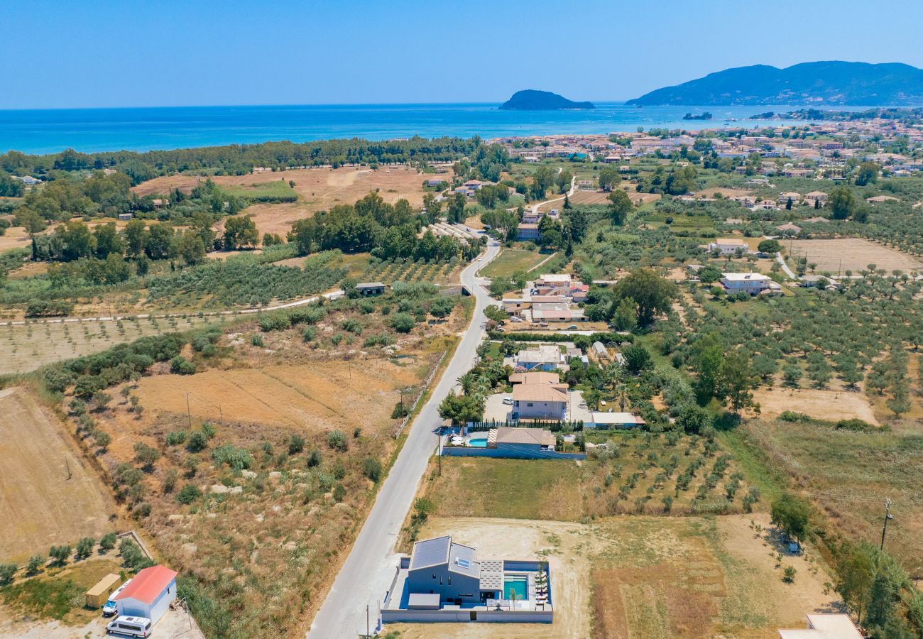 Villa in Ampelokipoi - Hollywood 3 Bedroom Villa with private pool