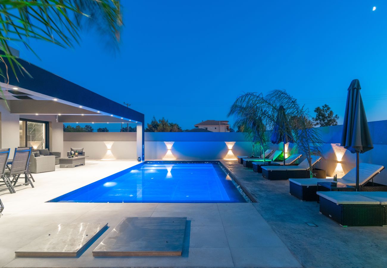 Villa in Ampelokipoi - Hollywood 3 Bedroom Villa with private pool