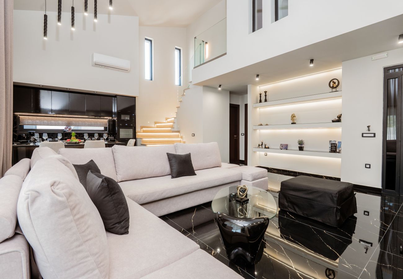 Villa in Ampelokipoi - Hollywood 3 Bedroom Villa with private pool