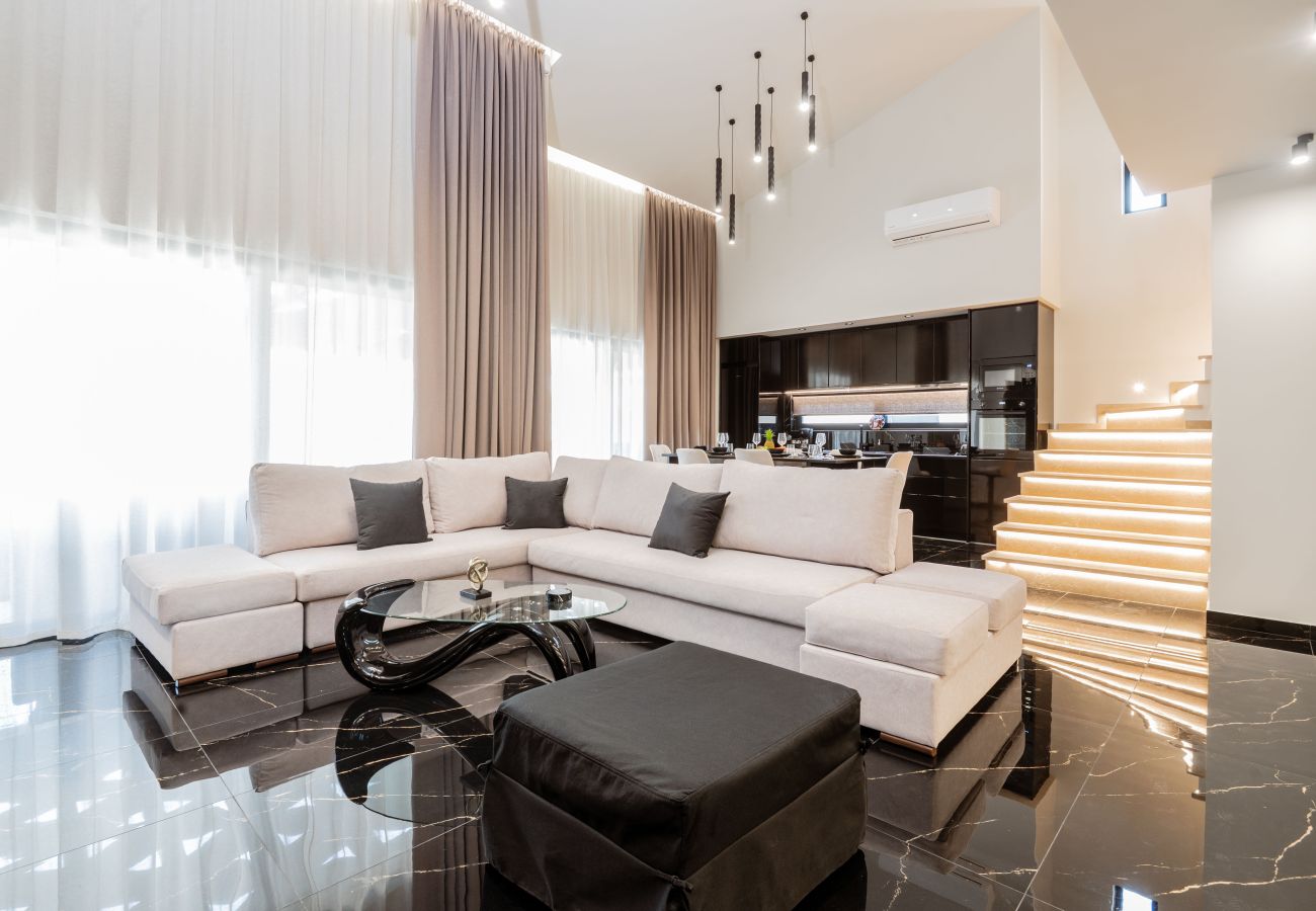 Villa in Ampelokipoi - Hollywood 3 Bedroom Villa with private pool