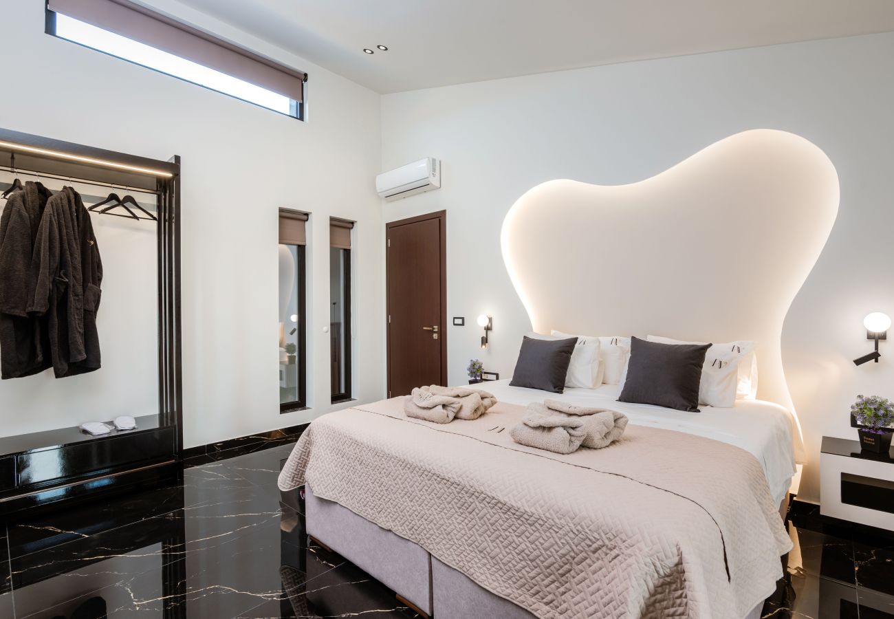 Villa in Ampelokipoi - Hollywood 3 Bedroom Villa with private pool