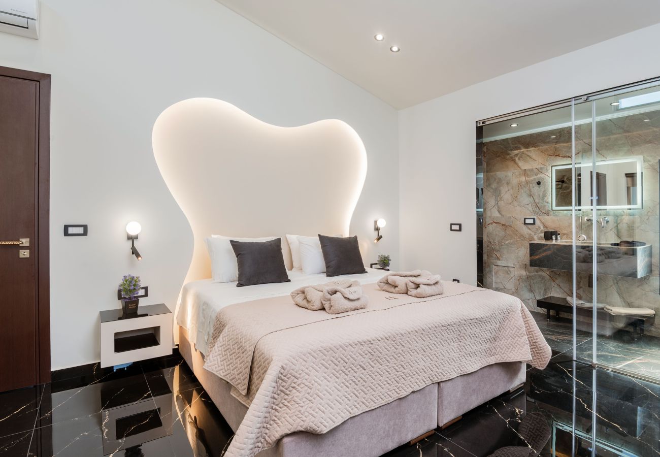 Villa in Ampelokipoi - Hollywood 3 Bedroom Villa with private pool