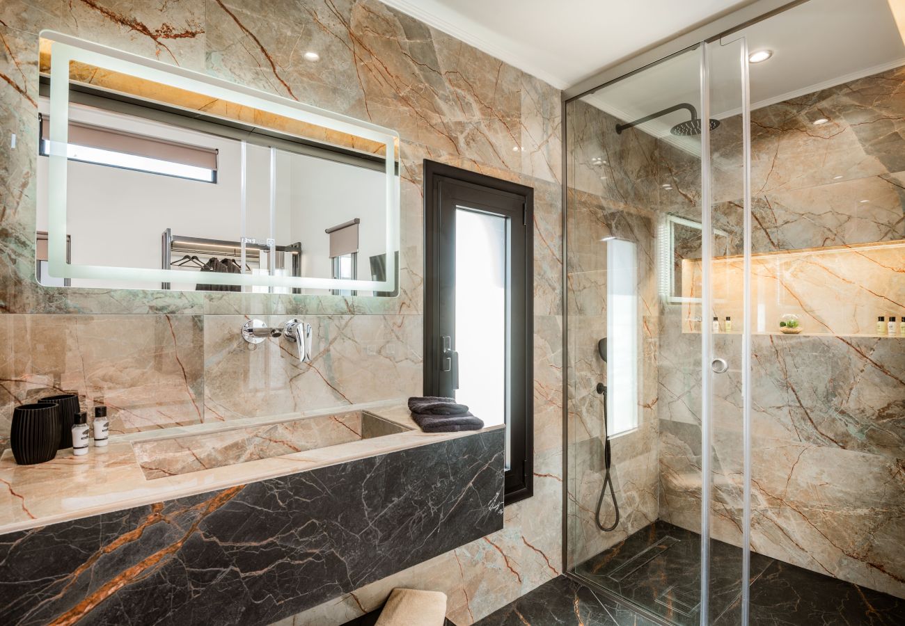 Villa in Ampelokipoi - Hollywood 3 Bedroom Villa with private pool