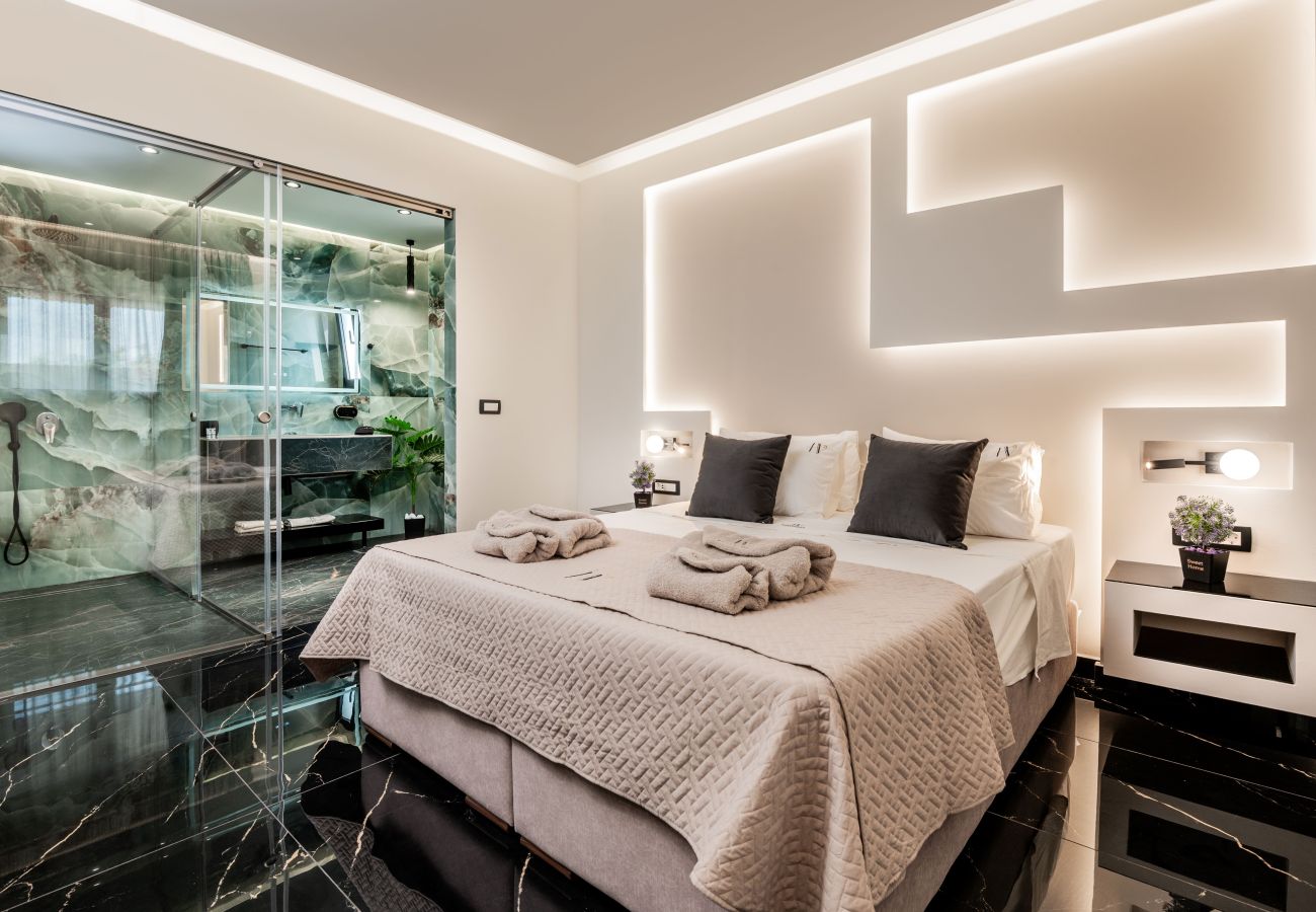 Villa in Ampelokipoi - Hollywood 3 Bedroom Villa with private pool