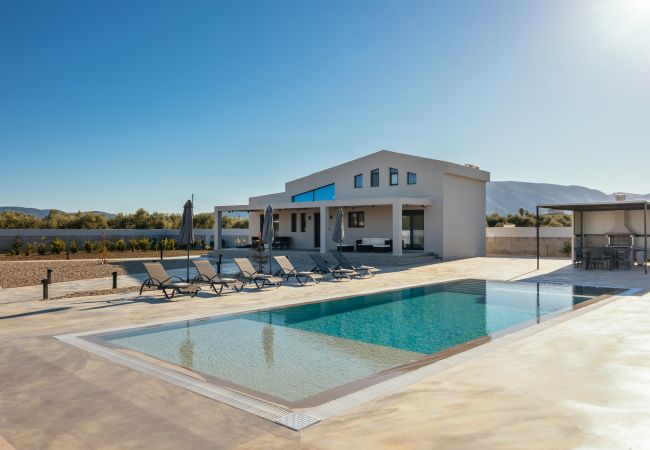 Villa in Ampelokipoi - Samantha 3 Bedroom Villa with private pool