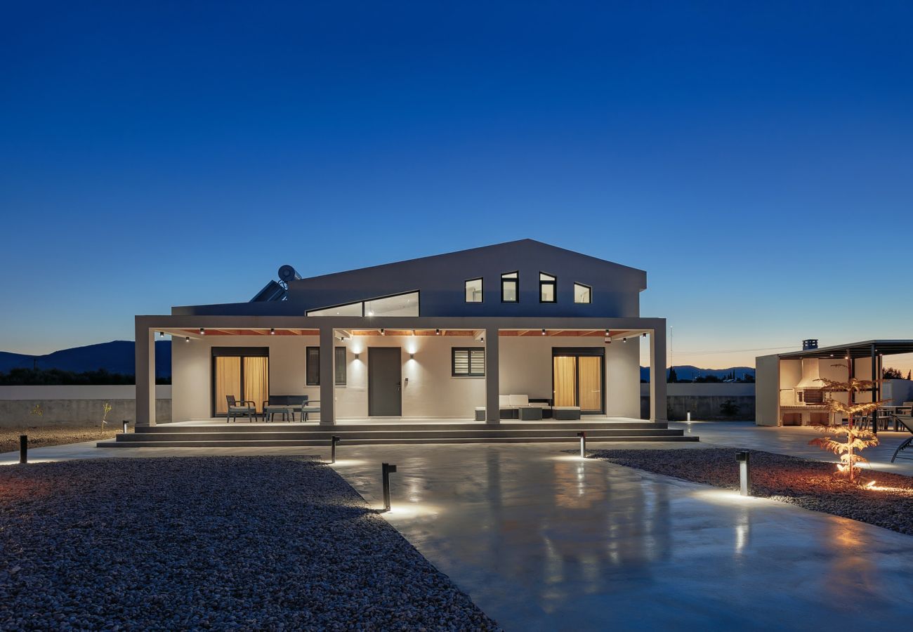 Villa in Ampelokipoi - Samantha 3 Bedroom Villa with private pool